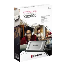 Kingston XS2000 1TB noir argent, boîte: packaging avant avec SSD argenté et spécifications USB-C 2000MB/s