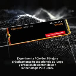 WD Black SN8100 8TB noir, vue de face en angle: SSD M.2 avec étiquette PCIe Gen 5 NVMe et connecteur doré