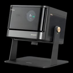 Dangbei Mars Pro 2 Laser 4K 32GB preto, vista frontal-lateral: lente central, grelha DTS, botão dourado e suporte