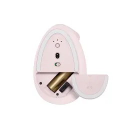 Logitech Ratón Lift Vertical Ergonómico Rosa, base: compartimento de batería abierto con pila AA y receptor USB