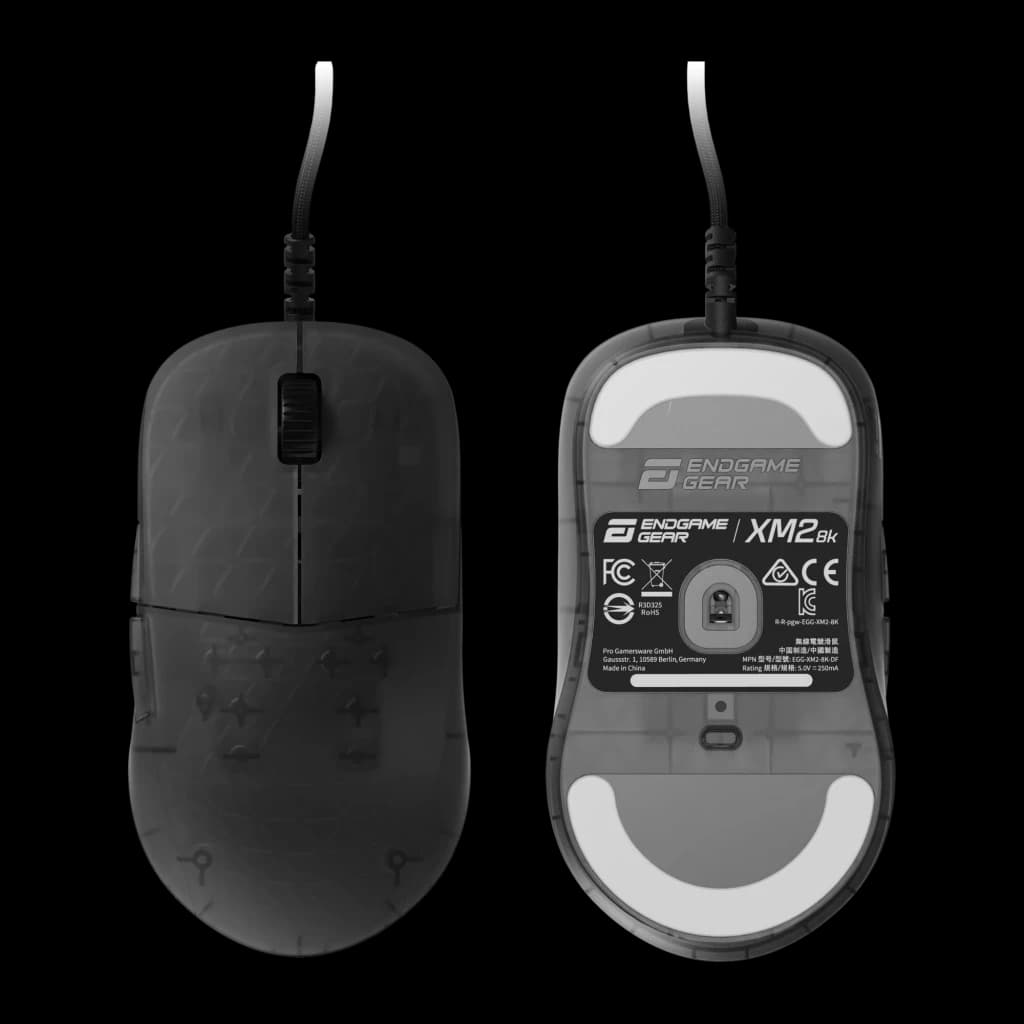 Endgame Gear XM2 8K Dark Frost, vista superior e inferior: carcasa translúcida oscura, patines blancos y sensor visible
