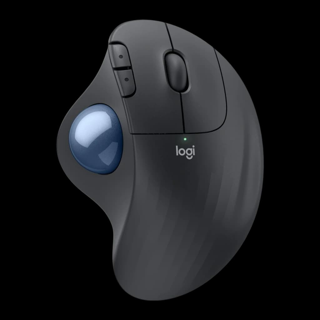 Logitech ERGO M575S grafito, vista frontal lateral: trackball azul, rueda de desplazamiento y logo logi con LED verde