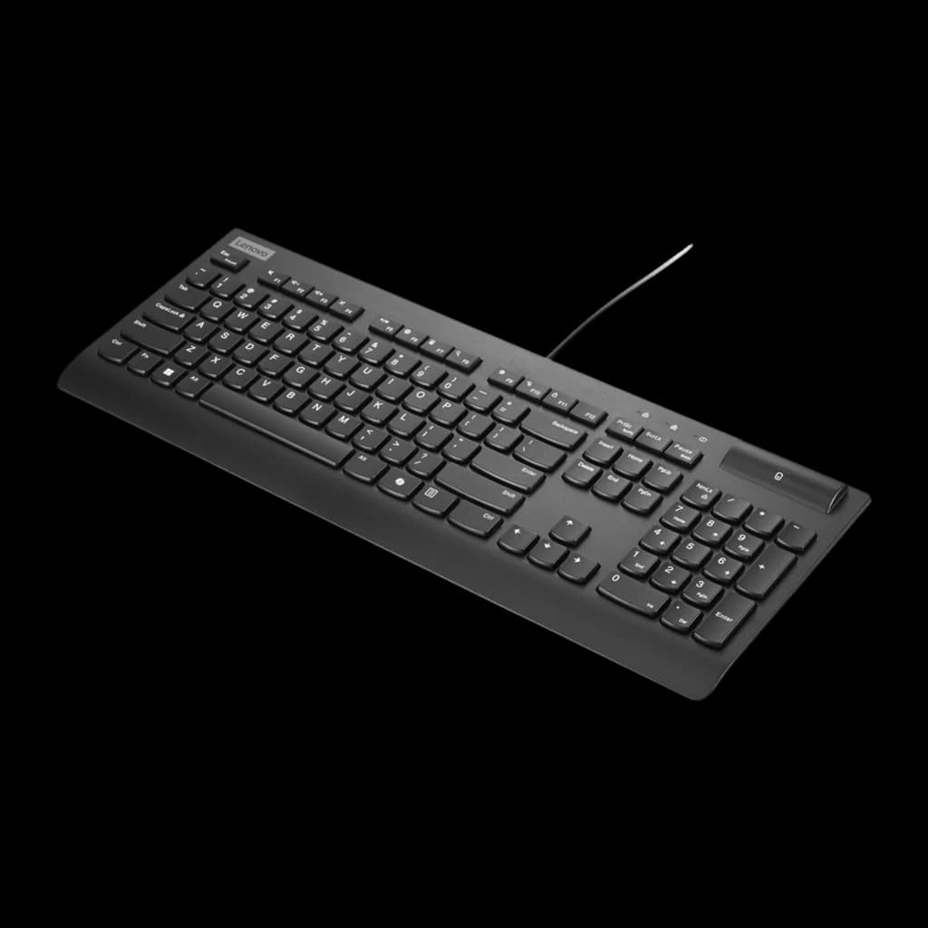 Lenovo Smartcard Wired Keyboard II USB preto, vista diagonal direita: teclado completo com leitor smartcard e cabo USB