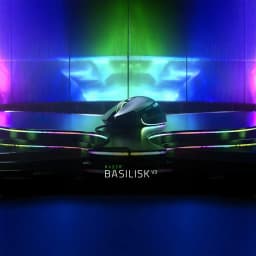 Razer Basilisk V3 Preto, vista lateral: rato gaming RGB sobre superfície refletora com iluminação multicolor ao fundo