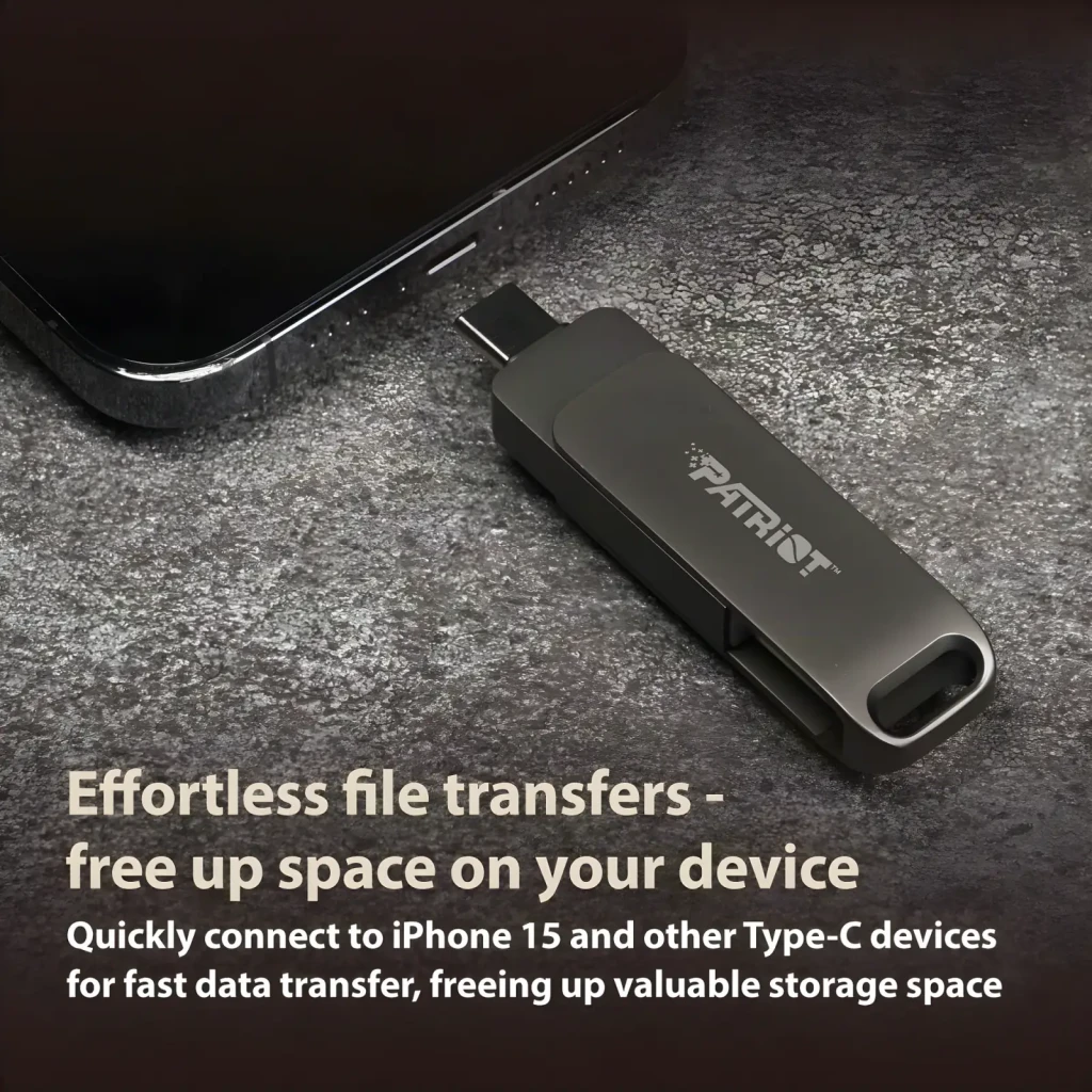 Patriot Rage R550 1TB negro, vista angular: conectores USB-A y USB-C desplegados mostrando diseño swivel giratorio - Ítem3