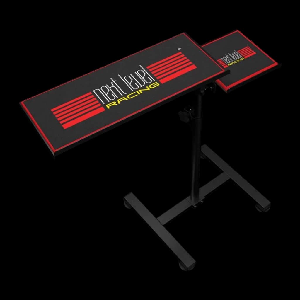 Next Level Racing Suporte Free Standing Keyboard & Mouse, vista em ângulo: duas bandejas pretas com logo e bordas vermelhas