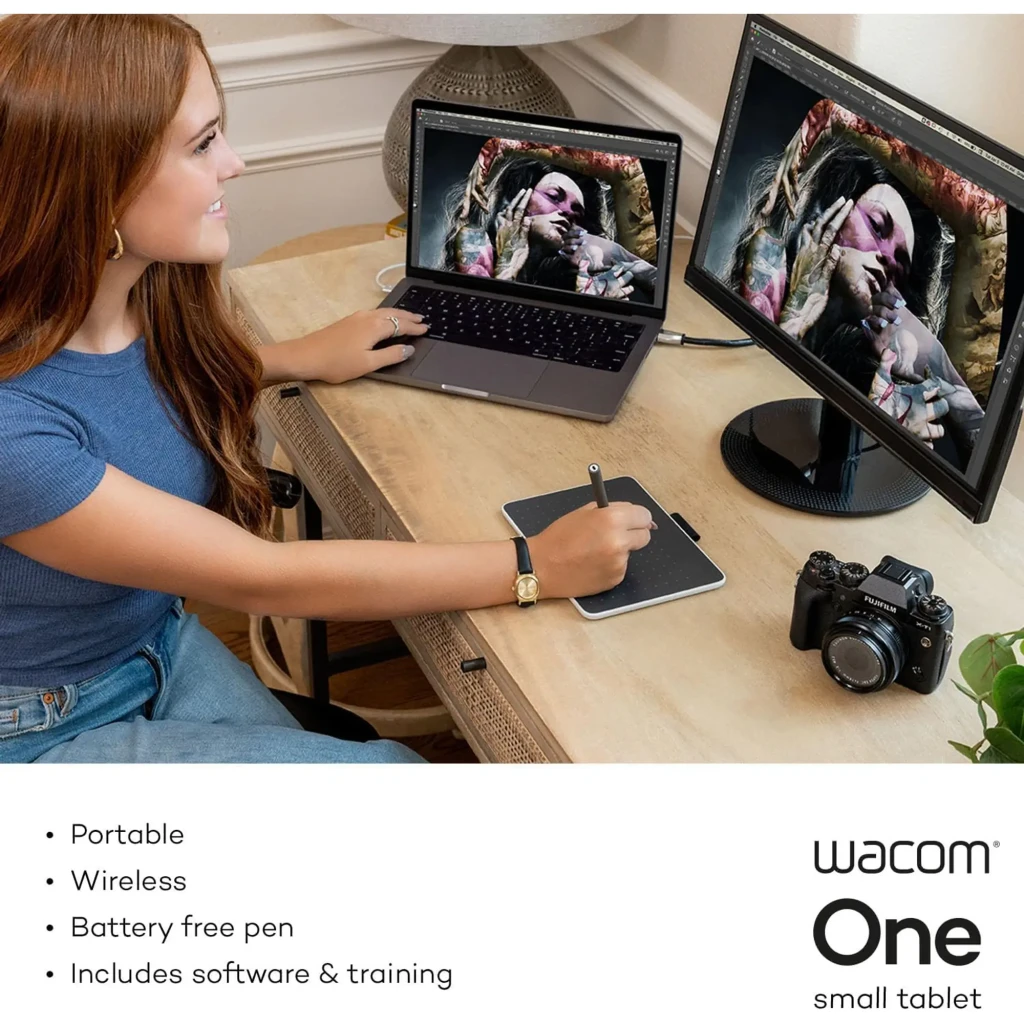 Wacom One pen tablet small preto, vista frontal: superfície ativa com cruzes de referência e caneta incluída à direita - Item3