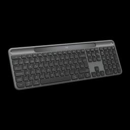 Logitech Teclado Signature Slim Solar K980 Grafito, vista diagonal: diseño QWERTY español, panel solar superior y teclas
