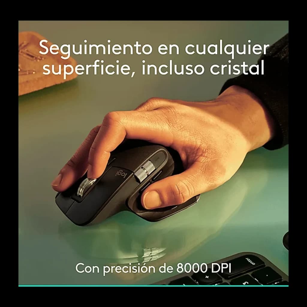Logitech Rato MX Master 3S Grafite, utilização: mão a segurar o rato sobre superfície de vidro