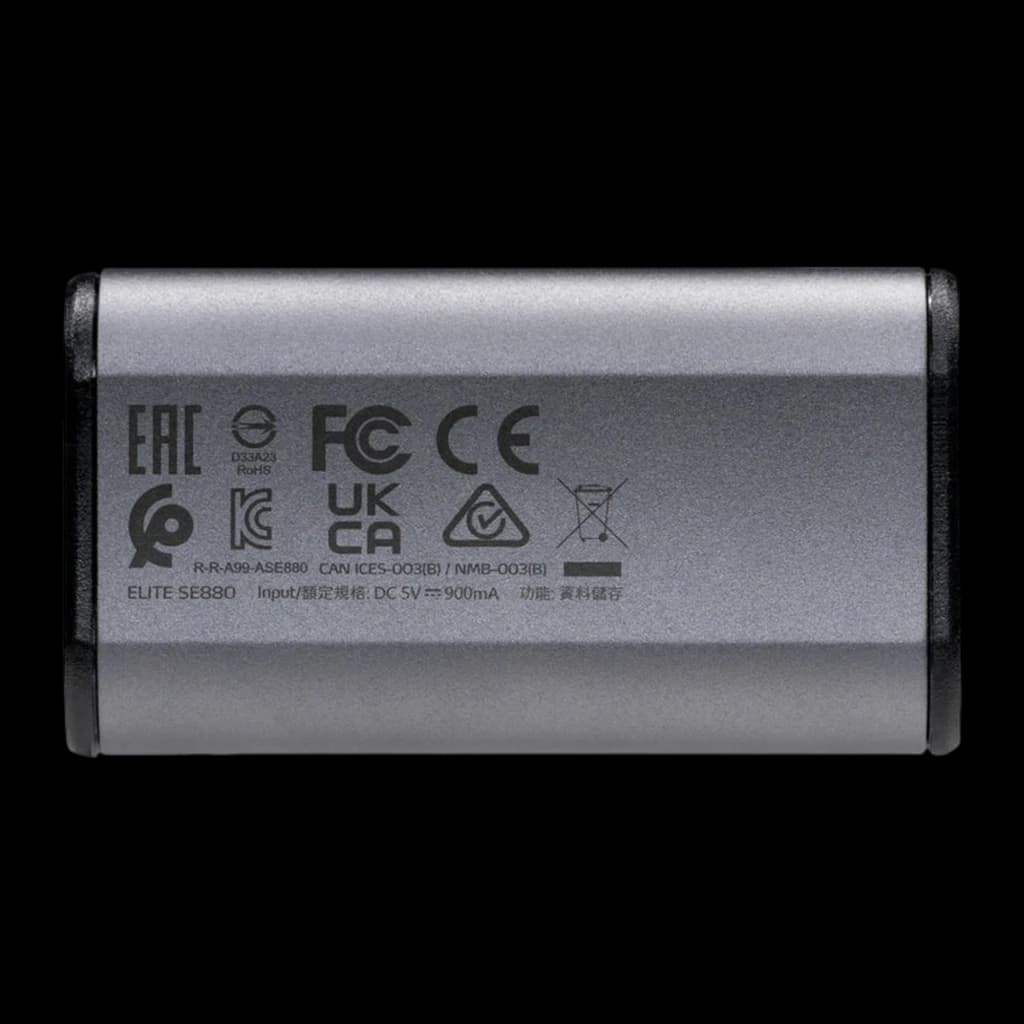 ADATA SE880 500GB gris, vista trasera plana: etiqueta con certificaciones FCC CE EAC y especificaciones técnicas