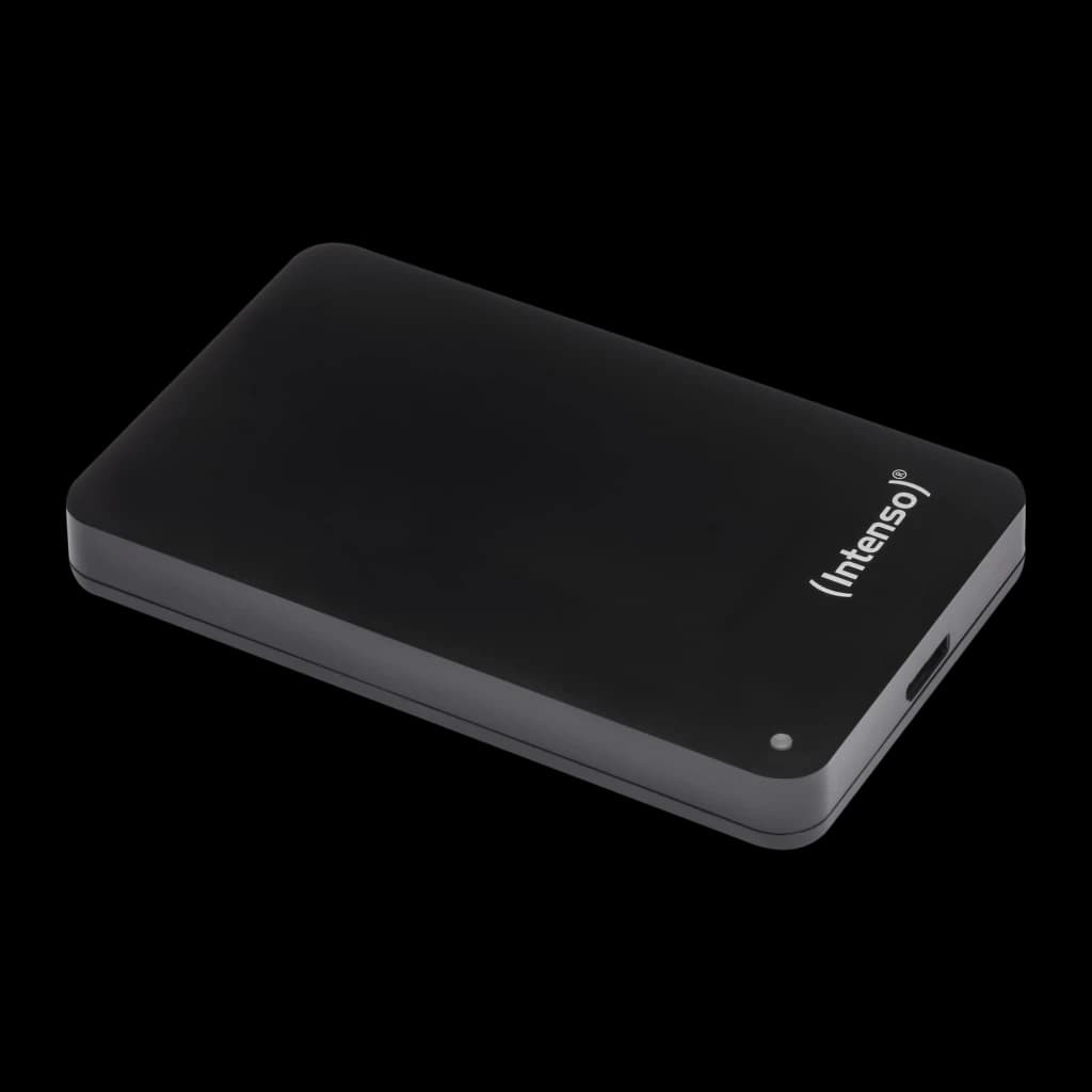 Intenso Disco Rígido Externo 2TB preto, vista em perspetiva: aresta lateral com porta USB-C, espessura compacta e base cinza