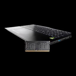 PNY Performance 16GB DDR4 SO-DIMM negro, vista de uso: módulo frente a portátil gaming mostrando compatibilidad