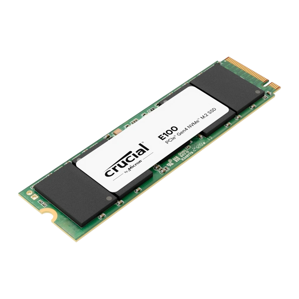 Crucial E100 480GB M.2 NVMe, vista frontal: PCB verde con etiqueta blanca y conectores dorados - Ítem1