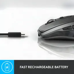 Logitech Rato MX Anywhere 2S Grafite, detalhe: vista lateral com cabo micro-USB de carregamento e botões laterais visíveis