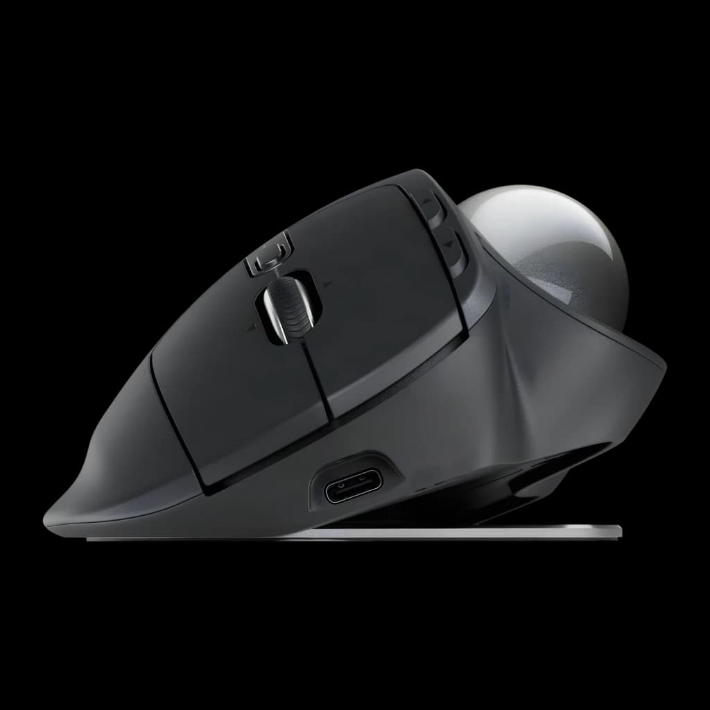 Logitech Rato Trackball MX Ergo S Grafite, vista lateral: roda de scroll, porta USB-C e trackball prateada visíveis