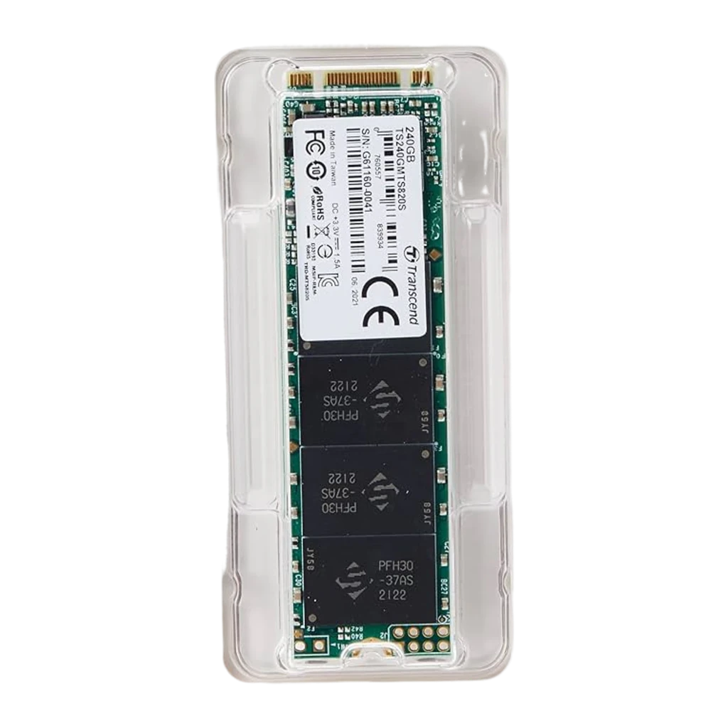 Transcend MTS820 240GB M.2 SSD, vista frontal em ângulo: PCB verde com 4 chips NAND e conector dourado - Item1