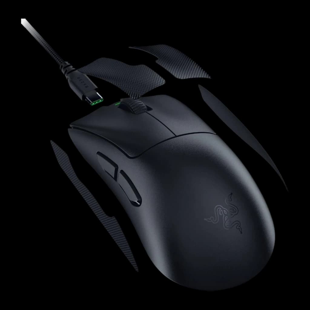 Razer DeathAdder V4 Pro negro, vista lateral izquierda en ángulo: grips texturizados desmontados y cable USB-C conectado