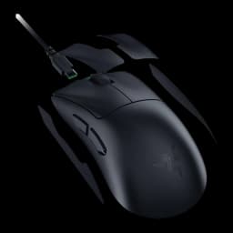 Razer DeathAdder V4 Pro negro, vista lateral izquierda en ángulo: grips texturizados desmontados y cable USB-C conectado