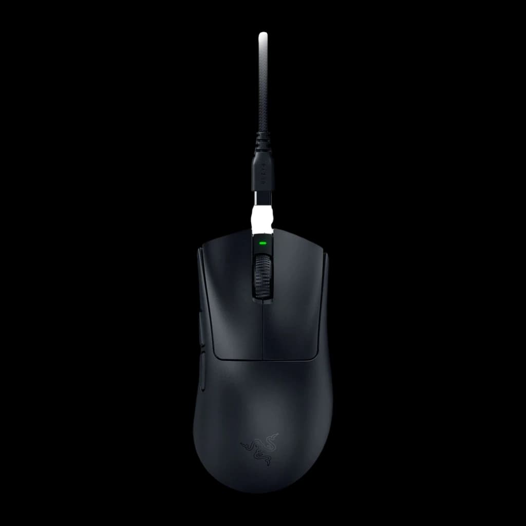Razer DeathAdder V4 Pro negro, vista superior con cable USB-C trenzado conectado y adaptador blanco visible