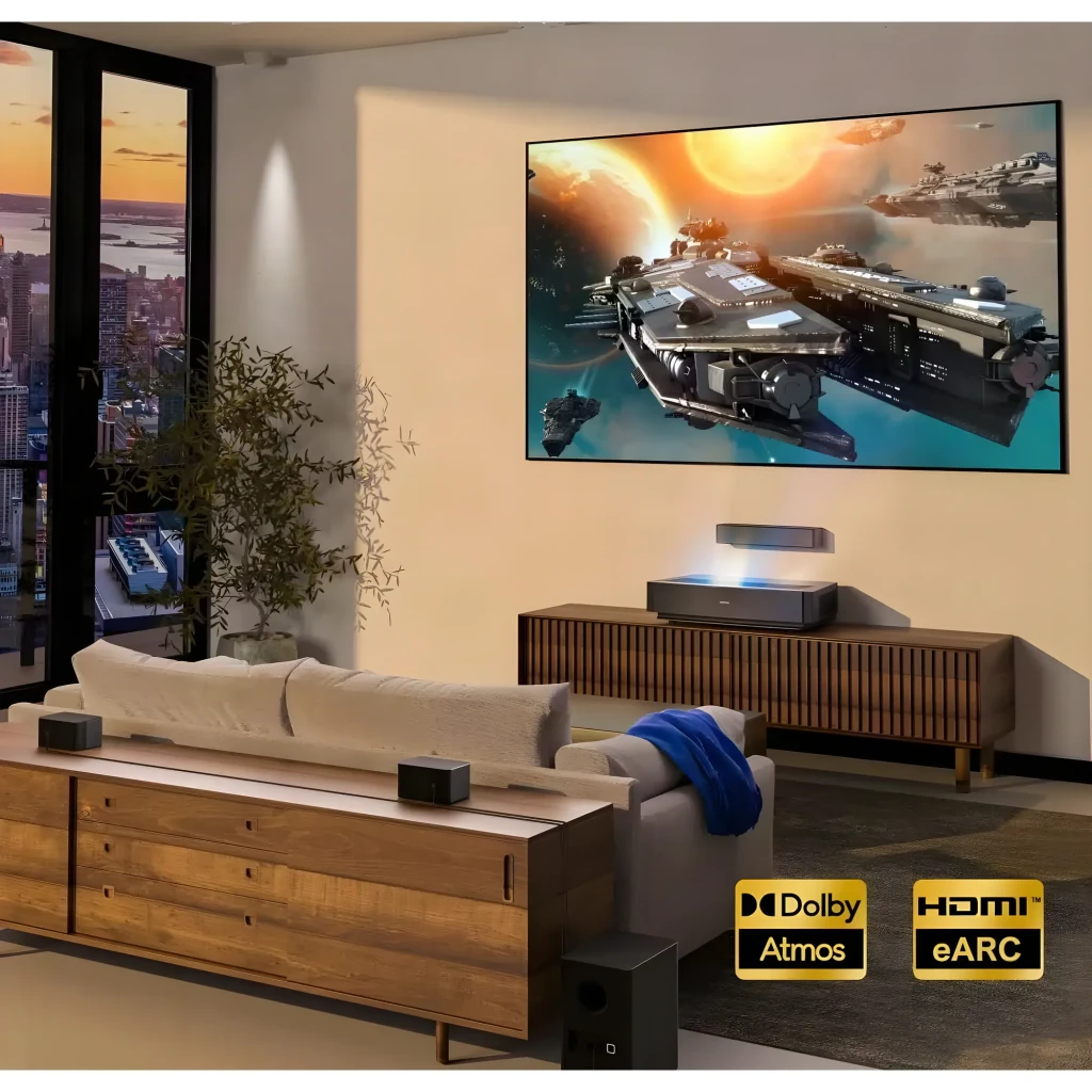 Ultimea Poseidon D60 Soundbar, vista em sala de estar: sistema completo com satélites e subwoofer, TV com cena espacial