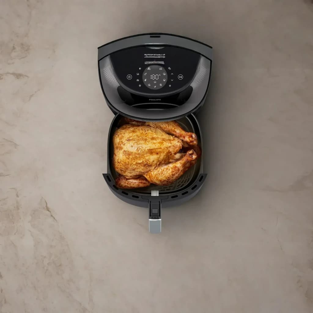 Philips Airfryer Serie 3000 7,2 l Negro Cobre, vista cenital: pollo entero asado en la cesta abierta sobre superficie mármol