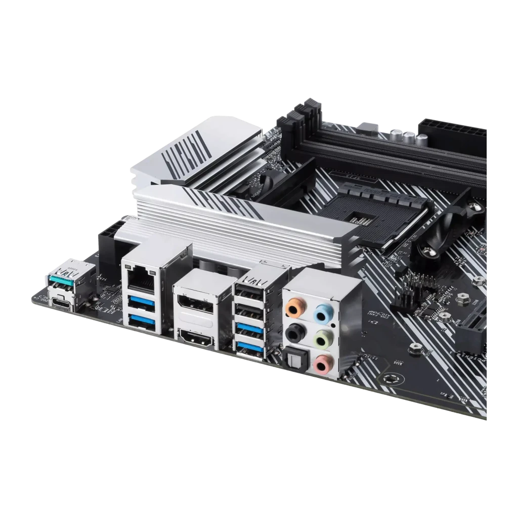 ASUS PRIME B550-PLUS ATX AM4 preto prata, vista com caixa: placa-mãe em ângulo ao lado da caixa retail com logo Aura Sync - Item5