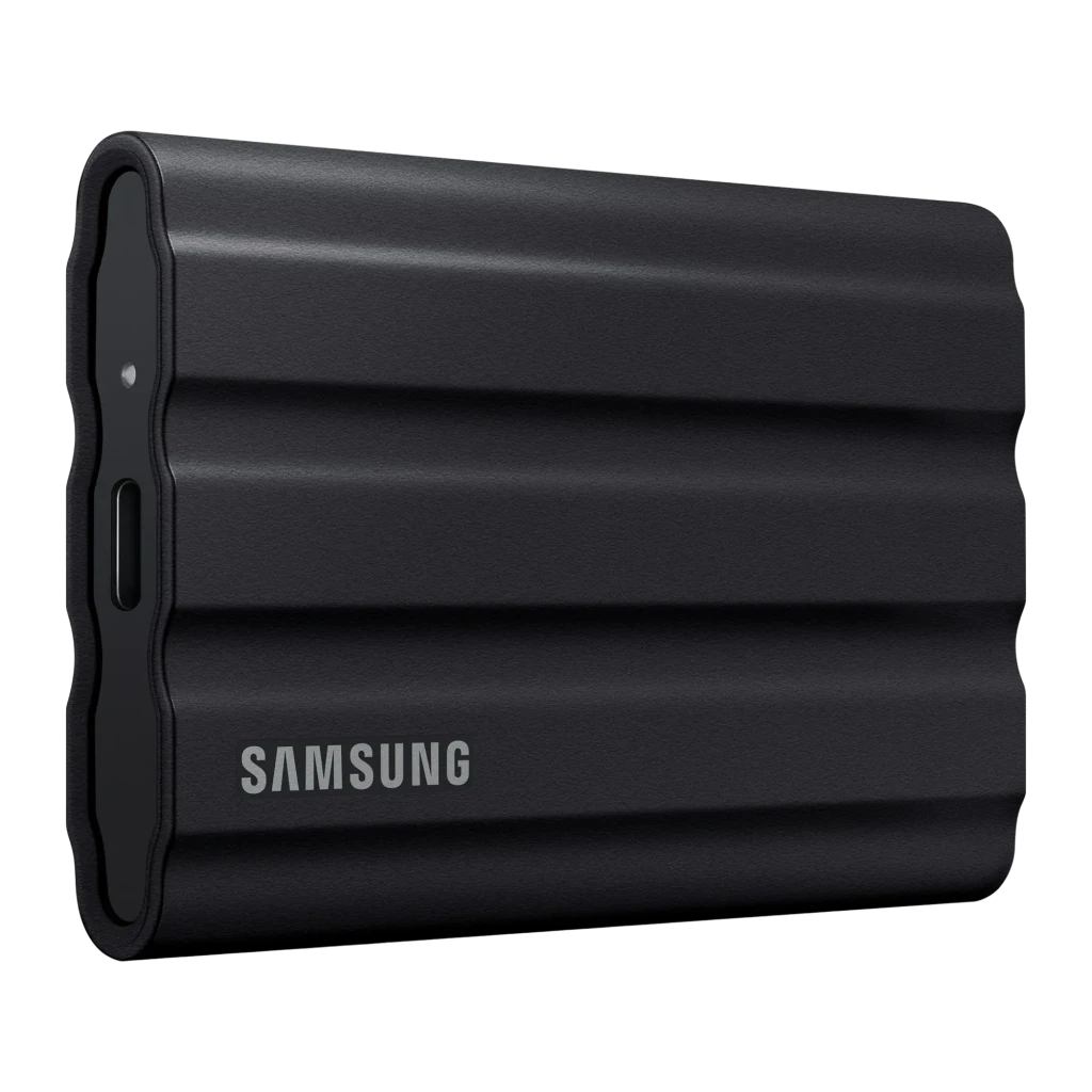 Samsung T7 Shield 2TB negro, vista frontal: superficie acanalada texturizada con logo T7 Shield en esquina inferior derecha - Ítem1