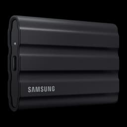 Samsung T7 Shield 2TB noir, vue latérale gauche en angle: port USB-C, LED indicateur et bords en caoutchouc visibles