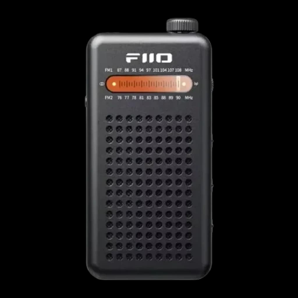 Radio Portátil FiiO RR13 compacto en negro, dial FM anaranjado con escala 76–108 MHz, rejilla frontal perforada y perilla superior; batería recargable 10440