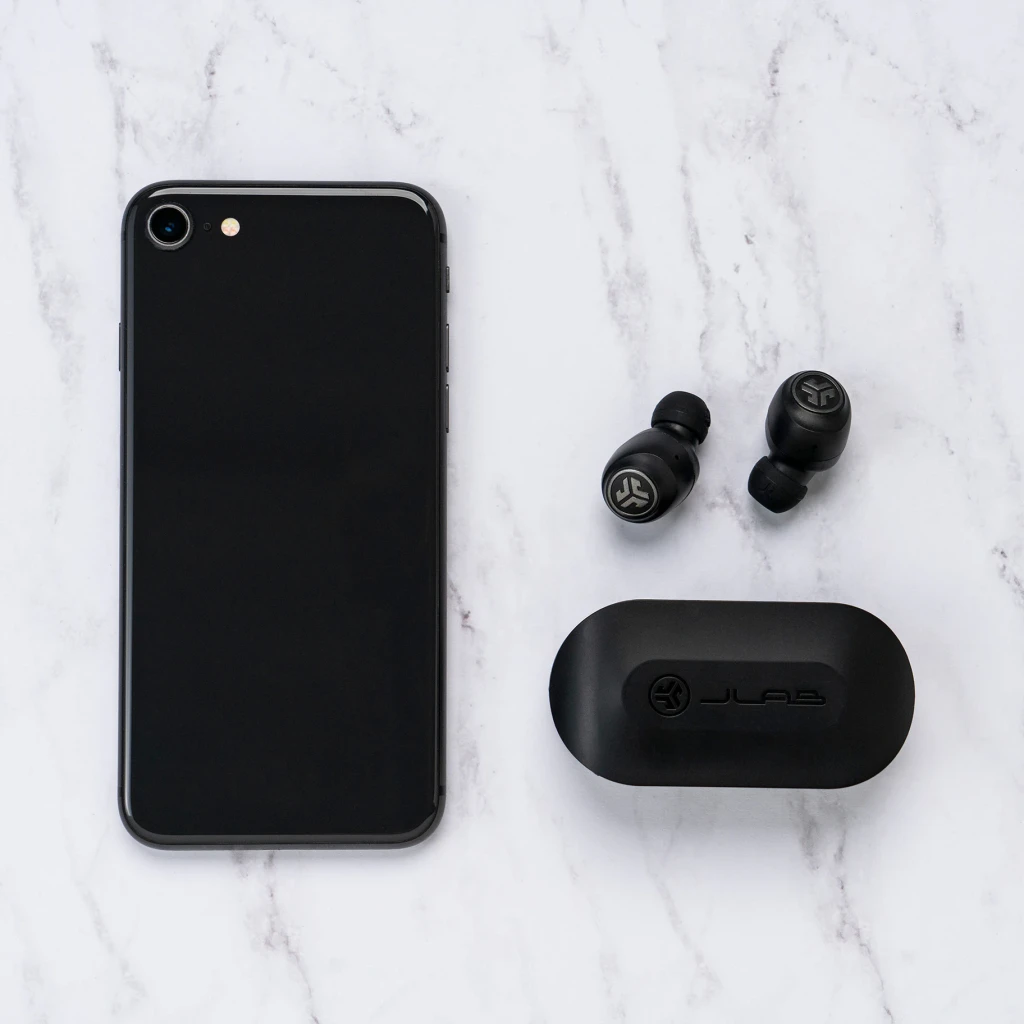 Auriculares JLab Audio Go Air TWS In-Ear Bluetooth 5.0 5h + 20h estuche Negro, vista cenital: earbuds y estuche junto