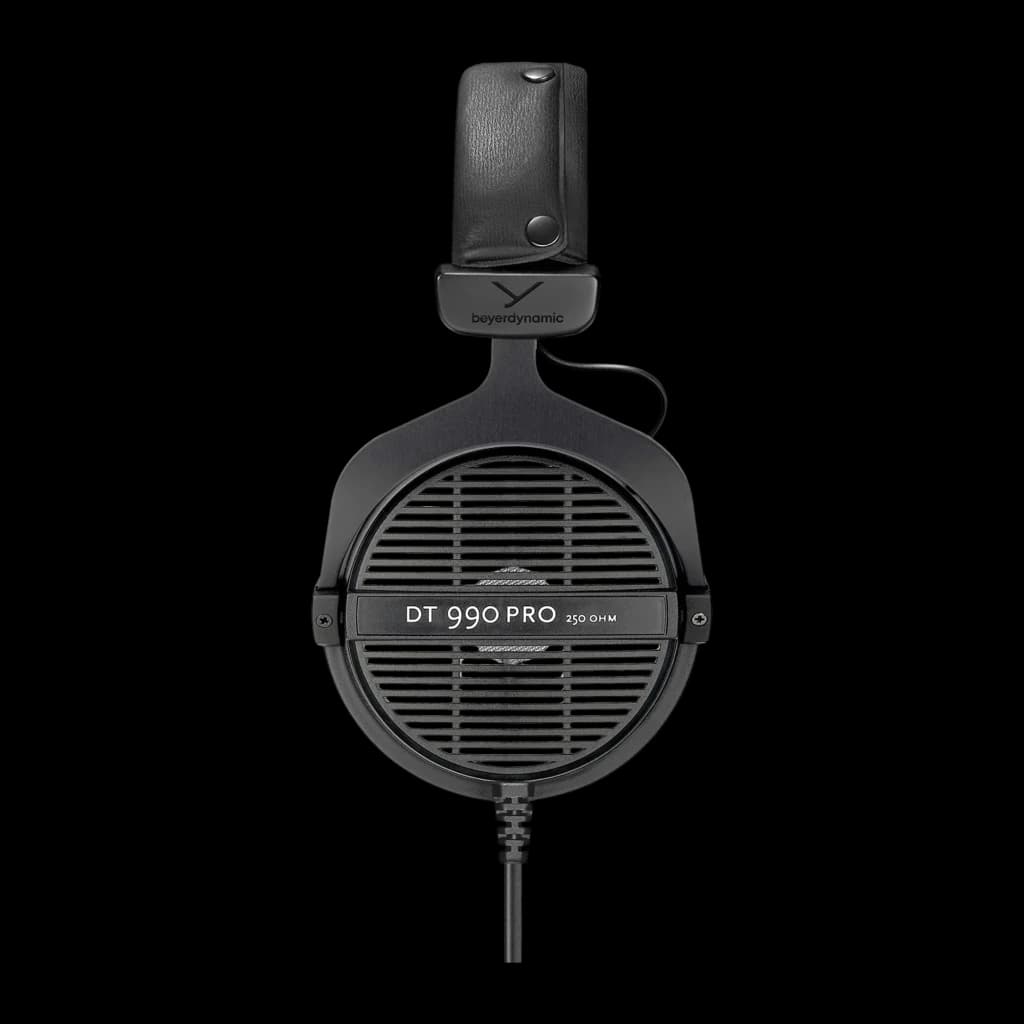 Casque Beyerdynamic DT 990 Pro Arceau Câble Jack 3,5 mm Noir, vue latérale: grille ouverte du driver avec étiquette DT 990