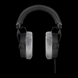 Casque Beyerdynamic DT 990 Pro Arceau Câble Jack 3,5 mm Noir, vue de face: coussinets en tissu gris et arceau rembourré