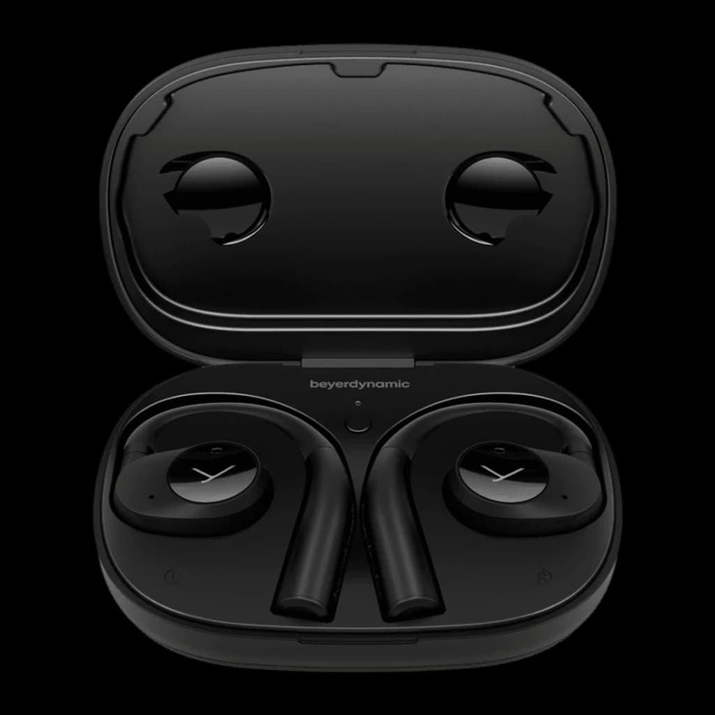 Écouteurs Beyerdynamic Verio 200 TWS Bluetooth 5.3 35h avec étui Noir, vue de face: étui ouvert avec écouteurs logés et logo