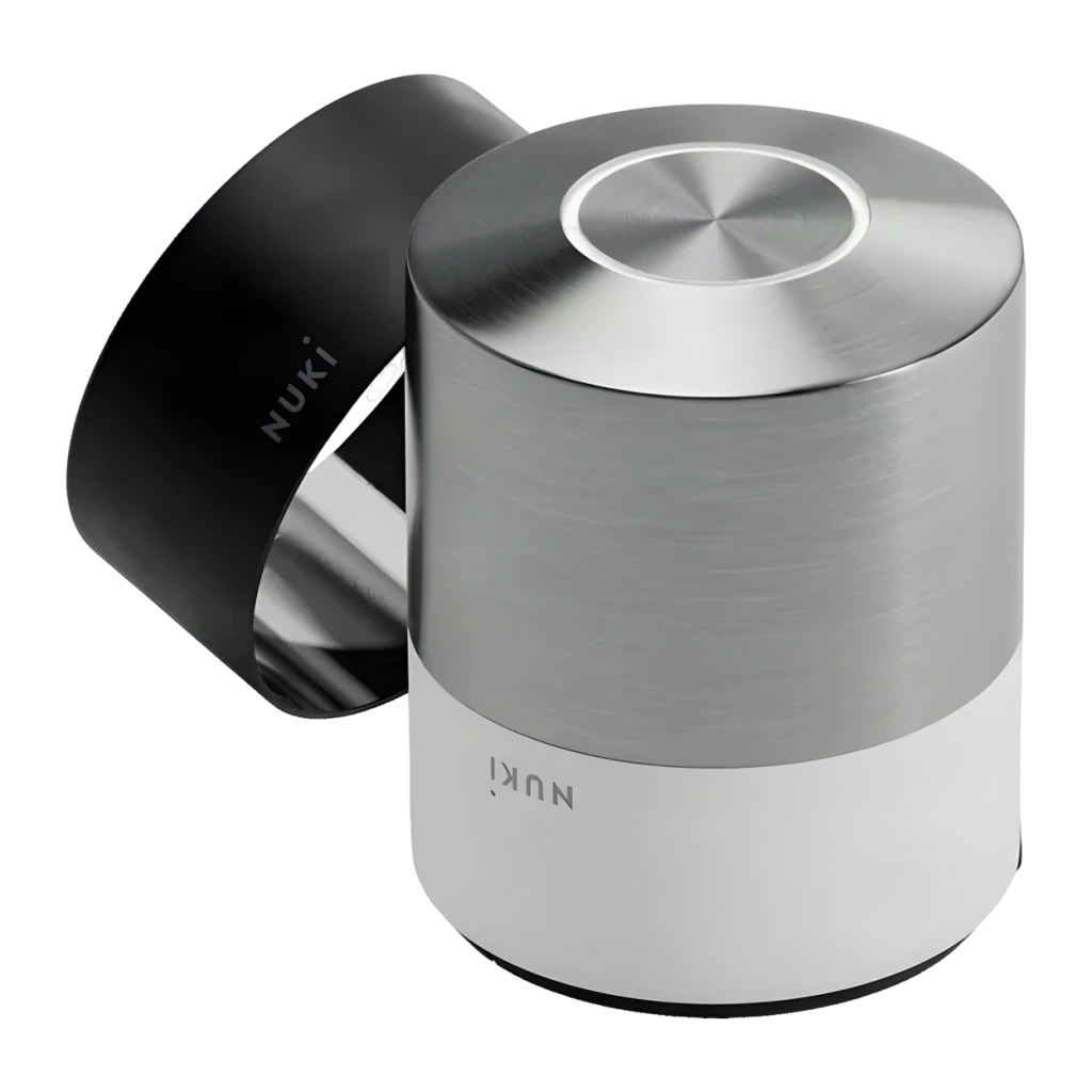 Fechadura inteligente Nuki Smart Lock Pro 5.ª Geração Matter em cilindro metálico prateado com base branca e tampa preta Nuki destacável, design