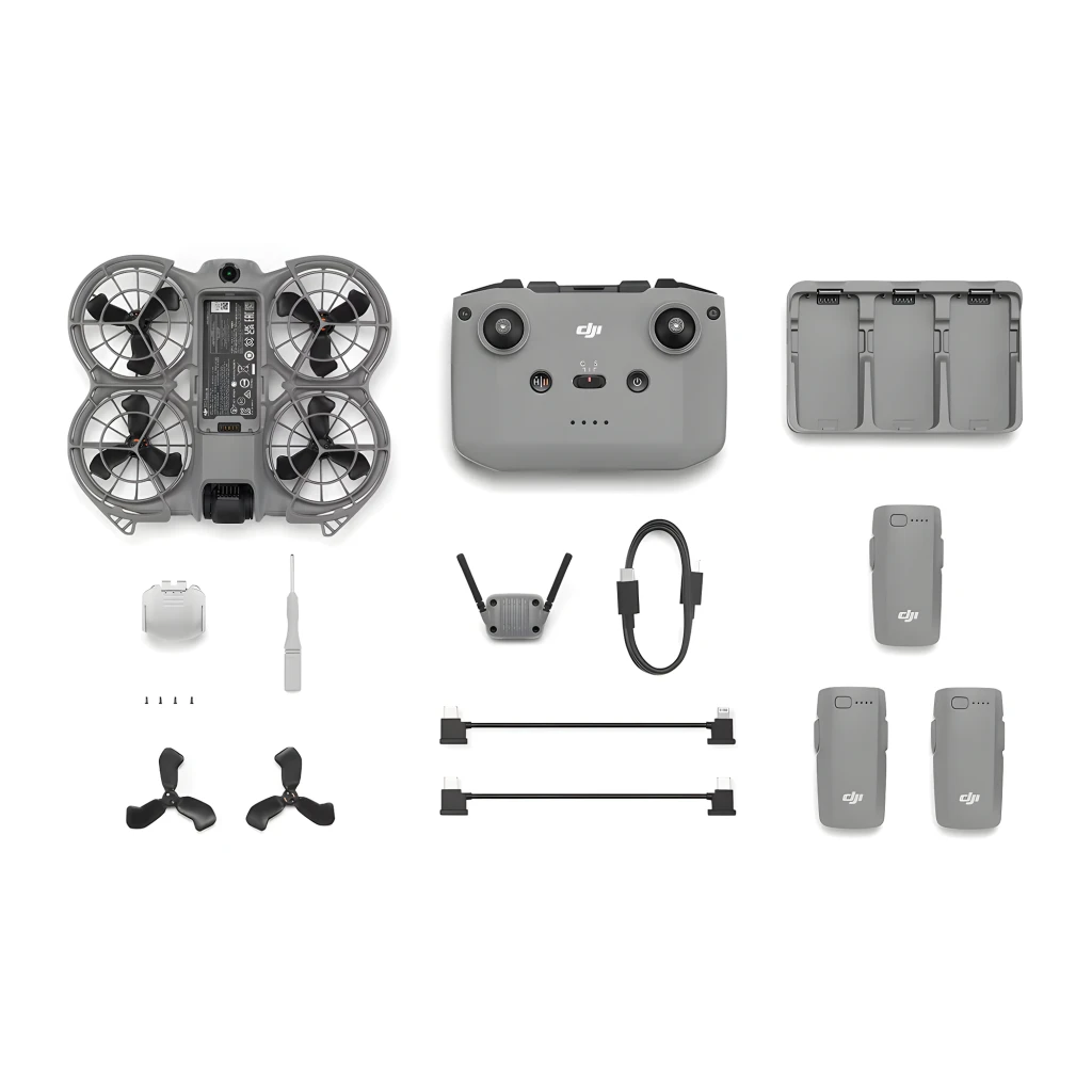 DJI Neo 2 Fly More Combo 49GB cinza, vista diagonal: drone com protetores de hélice e módulo de câmera frontal em fundo preto - Item4