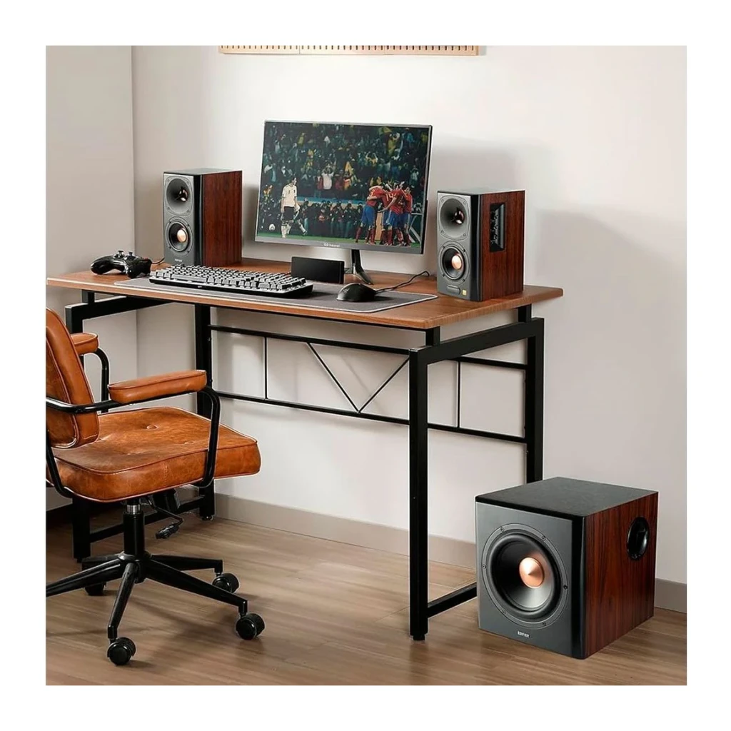 Altavoces Edifier 2.1 150W Bluetooth 4.1 Negro S360DB, escena: satélites en escritorio y subwoofer en suelo junto a PC