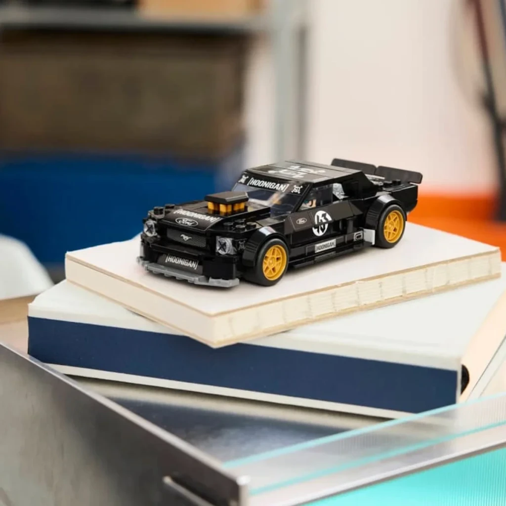 LEGO Speed Champions 77262 Ken Block's 1965 Ford Mustang Hoonicorn - detalles de réplica reconocibles