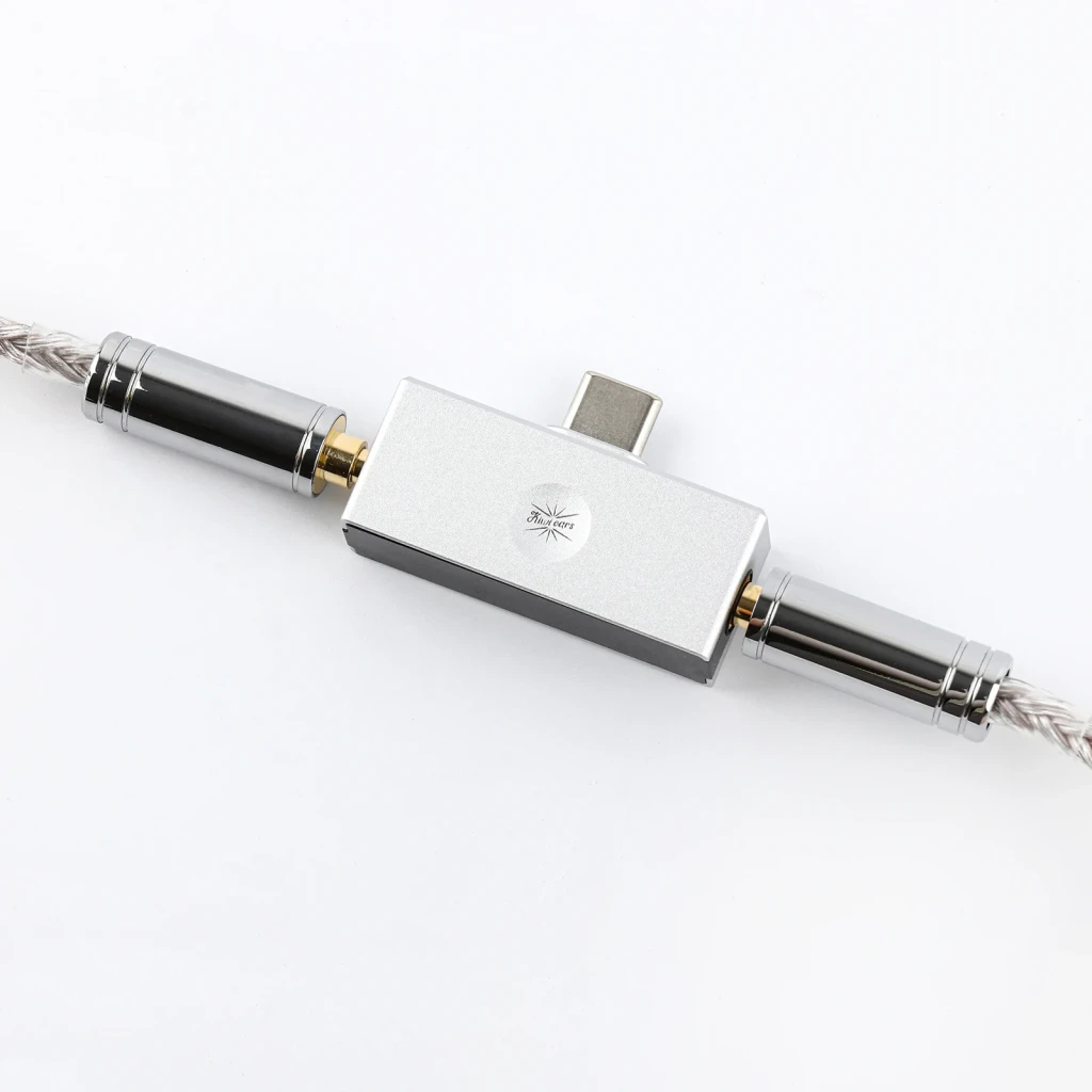 DAC Amplificador Kiwi Ears Allegro Mini DSD128 4,4mm Prata, vista lateral: corpo prateado com conector USB-C, jack 4,4mm