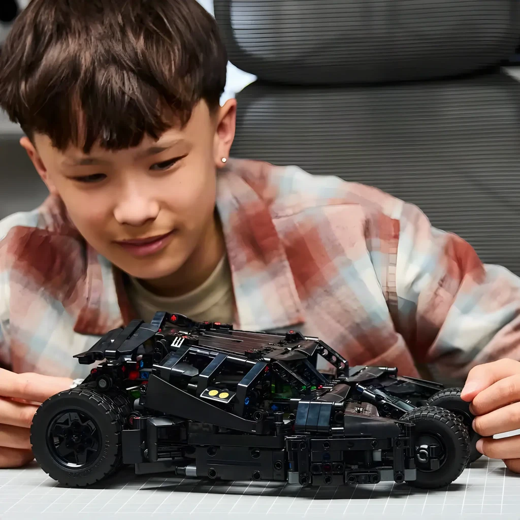 LEGO Technic 42239 Batmobile Tumbler negro - vista principal - Ítem3