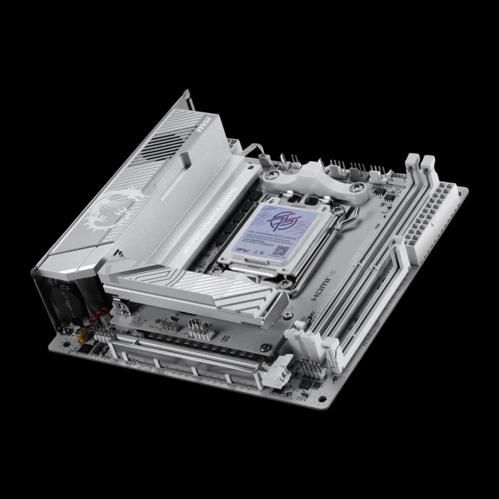 MSI MPG X870I Edge TI Evo WiFi Blanche, angle supérieur arrière: dissipateur VRM avec logo dragon, connecteurs