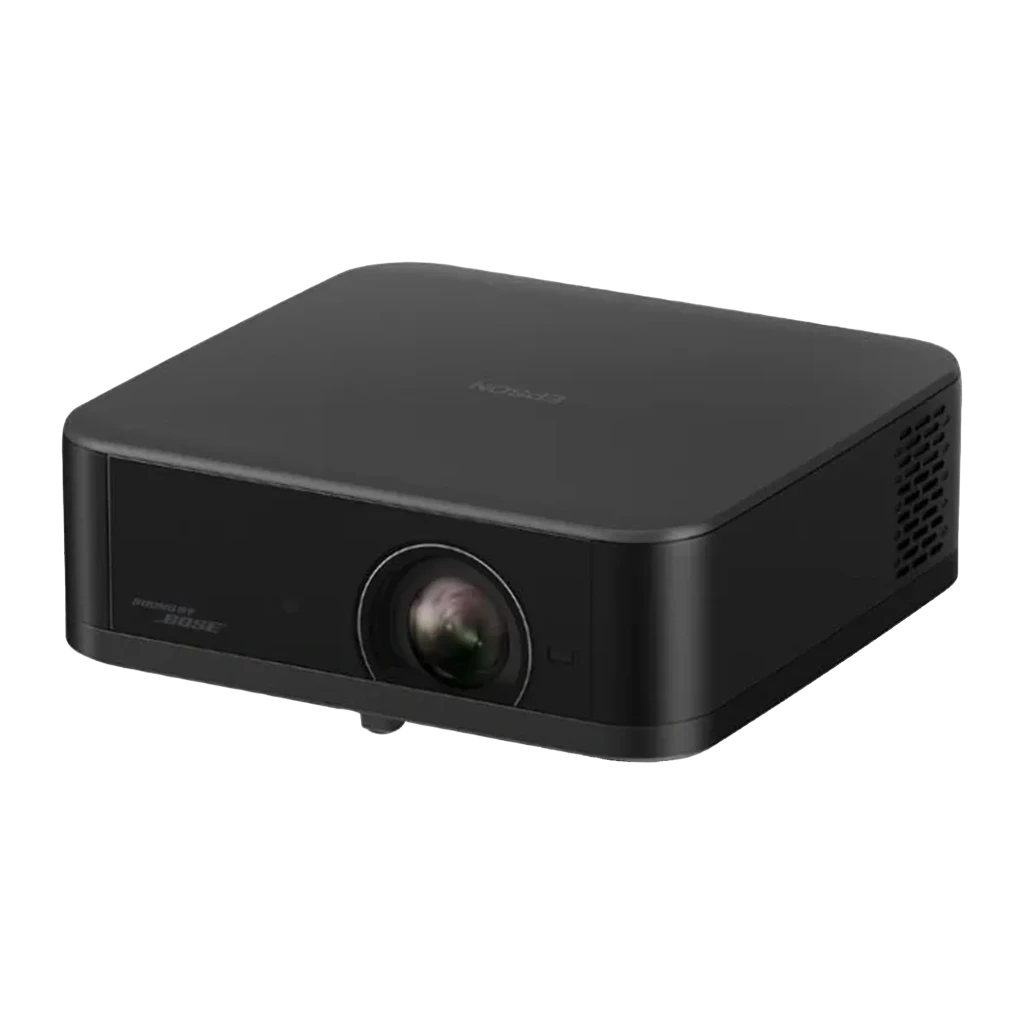 Epson V11HB73140 700lm 3LCD 4K noir, vue avant en angle: objectif, logo Bose et grille latérale - Ítem2