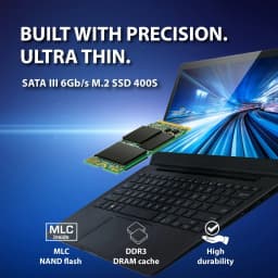 Transcend MTS400 128GB M.2, lifestyle: SSD flutuando sobre laptop, chips MLC NAND visíveis, ícones DDR3 e durabilidade