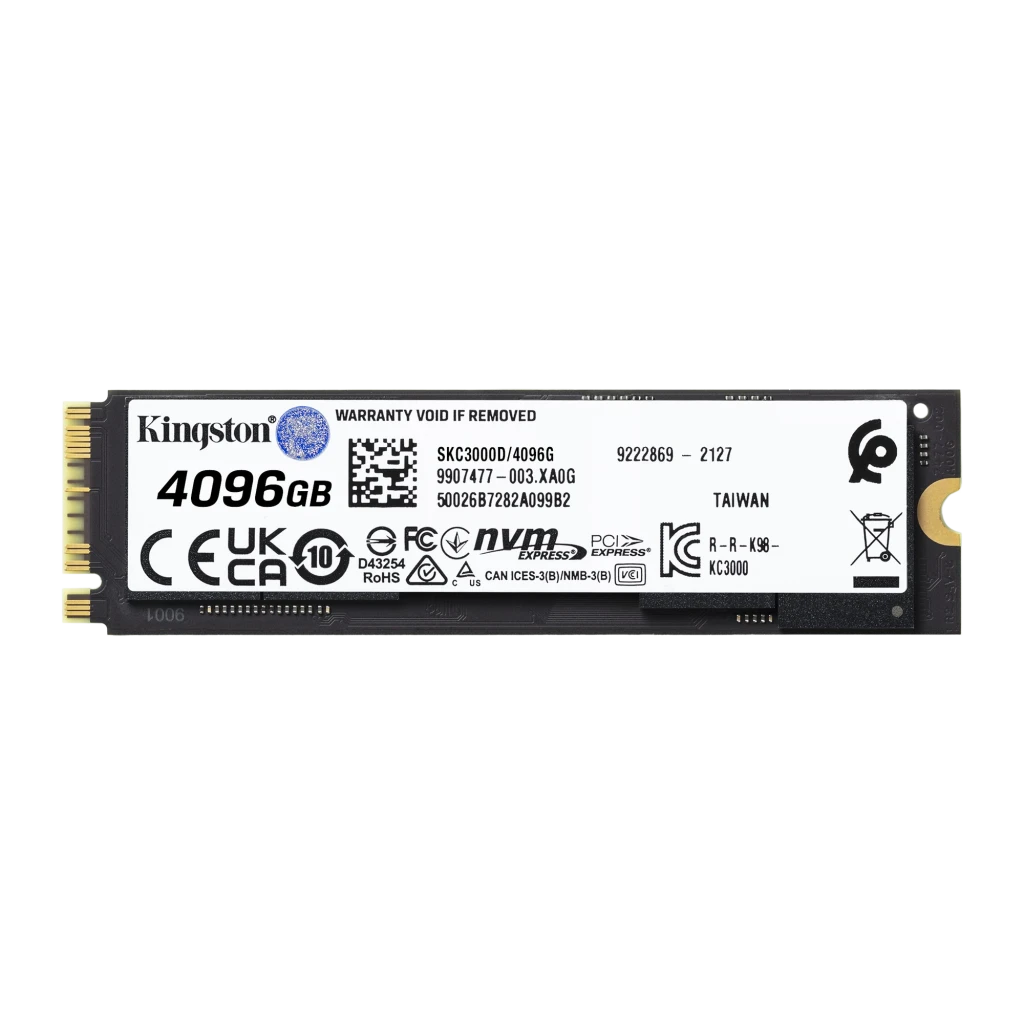 Kingston KC3000 4096GB noir, vue arrière: étiquette blanche avec capacité 4096GB, certifications CE, FCC et NVMe Express