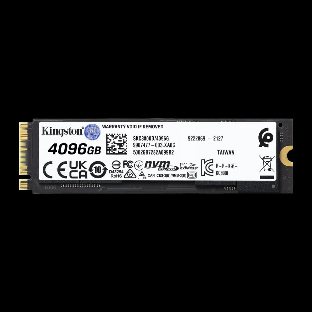 Kingston KC3000 4096GB noir, vue arrière: étiquette blanche avec capacité 4096GB, certifications CE, FCC et NVMe Express