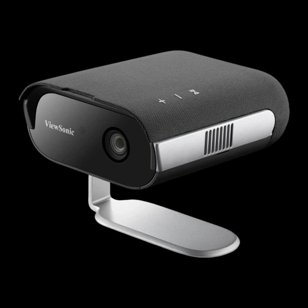 ViewSonic M1 Max LED FHD noir, vue avant-latérale haute: objectif, grille de ventilation, tissu texturé et pied argenté