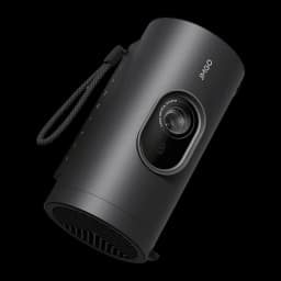 JMGO PicoPlay+ 16GB negro, vista frontal en ángulo: lente óptica central, rejilla de ventilación inferior y correa lateral