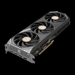 Zotac GAMING GeForce RTX 5070 SOLID OC 12GB, vue en angle: triple ventilateur à centres dorés, équerre avec ports 3xDP