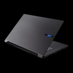 Gigabyte Aero X16 2WH 1TB Space Gray, vista trasera en ángulo: tapa con logo RGB, rejillas ventilación y puertos laterales