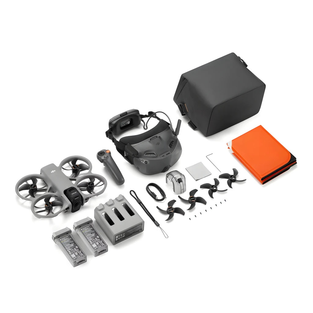 DJI Drone Avata 2 Fly More Combo 46GB, vista conjunto: drone, óculos FPV, controlo e duas baterias sobre fundo preto - Item4