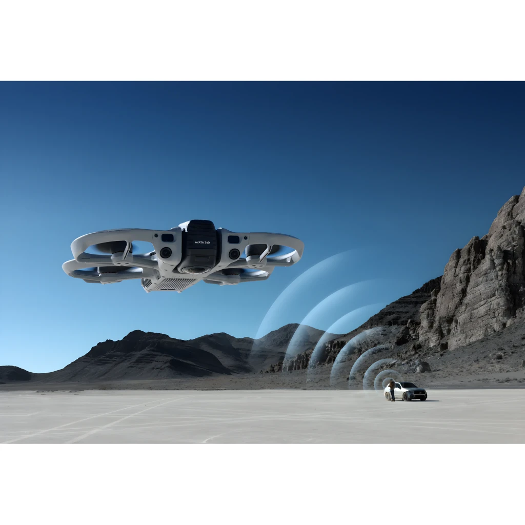 DJI Drone Avata 2 Fly More Combo 46GB, vista conjunto: drone, óculos FPV, controlo e duas baterias sobre fundo preto - Item6